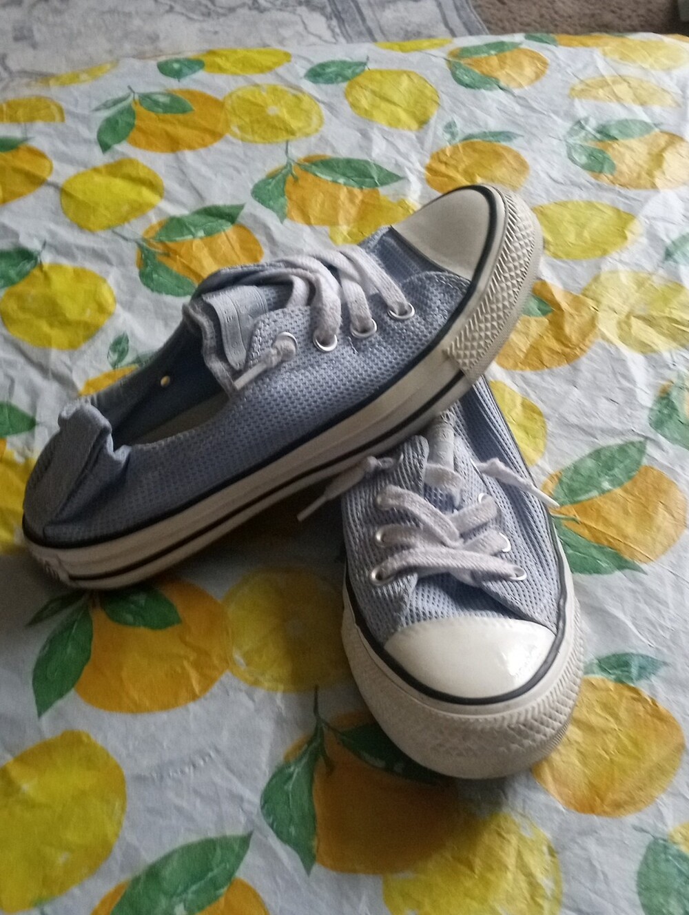 Light Blue Converse Canvas Low-Top Sneakers Size 7